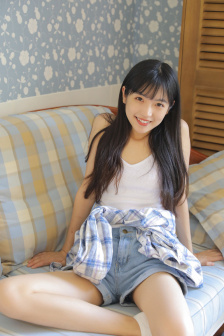 我趁老师睡觉摸她奶脱她内裤